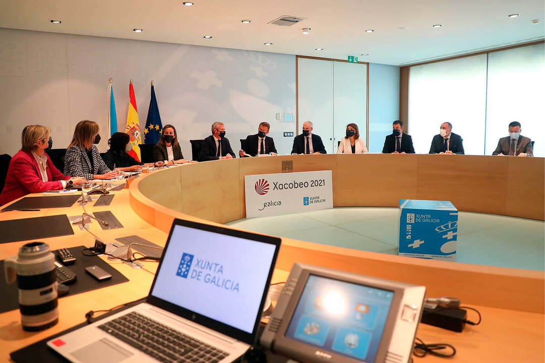 <p> Un momento de la reunión mantenida ayer por el Consello de la Xunta, en Santiago. </p>
