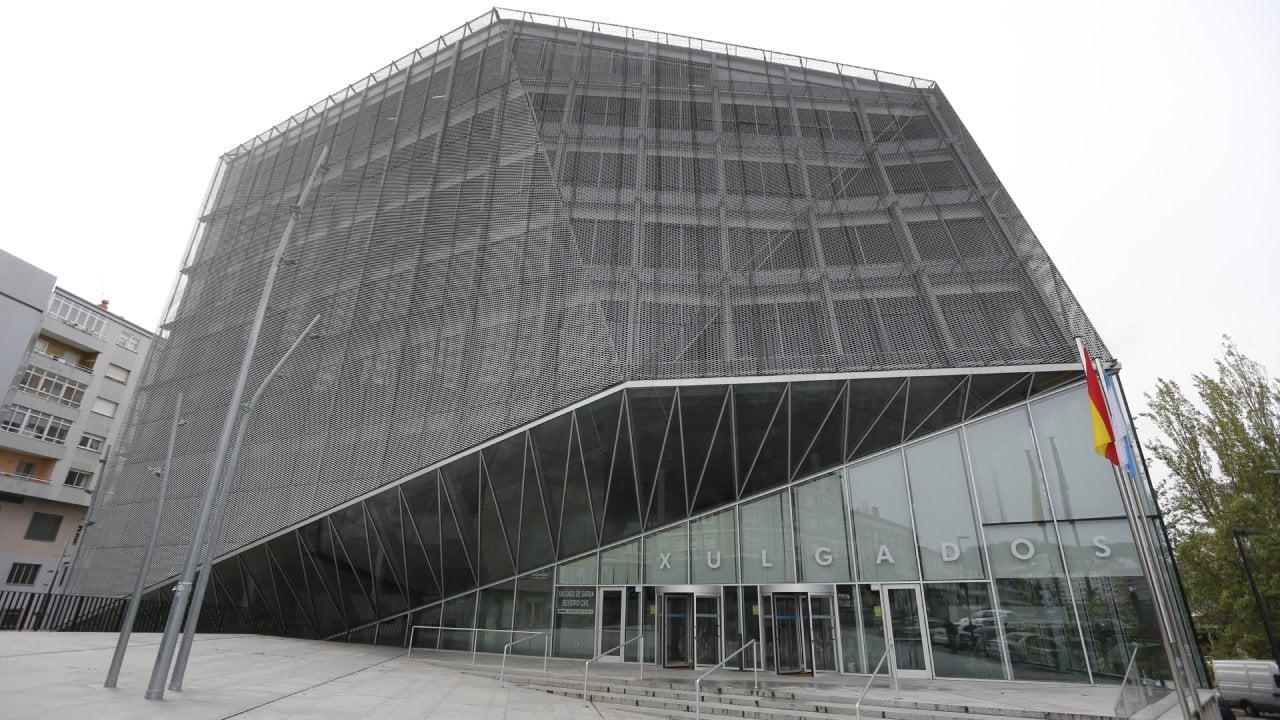 Edificio de los juzgados de Ourense. XESÚS FARIÑAS