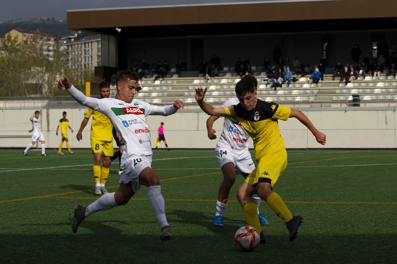 Ourense 24/10/21
Fútbol en os Remedios
Pabellón-Bezama

Fotos Martiño Pinal