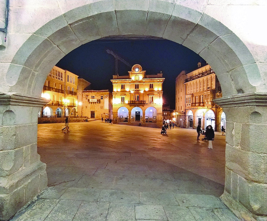 Exterior del Ayuntamiento de Ourense. (Foto: Javier M. Freire)