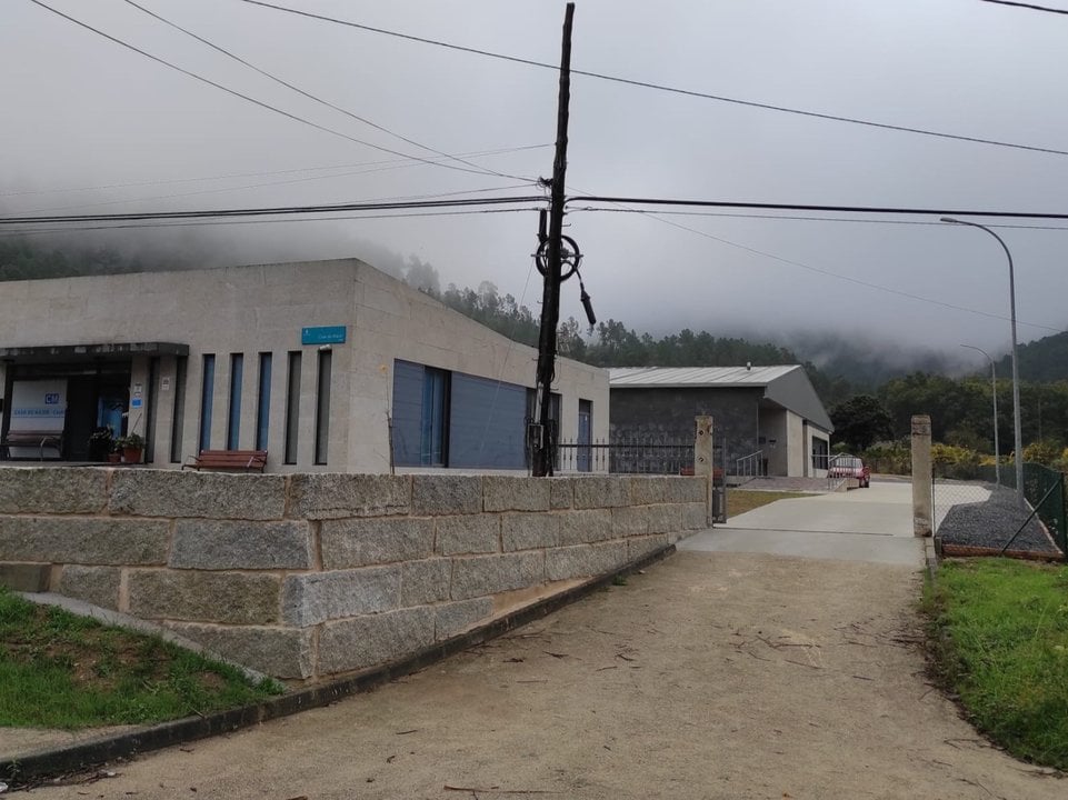 Entorno acondicionado de la vivienda comunitaria situada en la localidad de Vide.