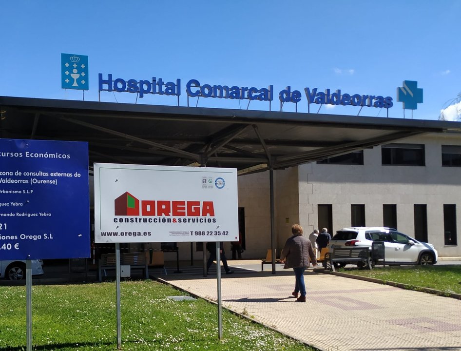 Entrada al Hospital Comarcal de Valdeorras.  (J.C.)