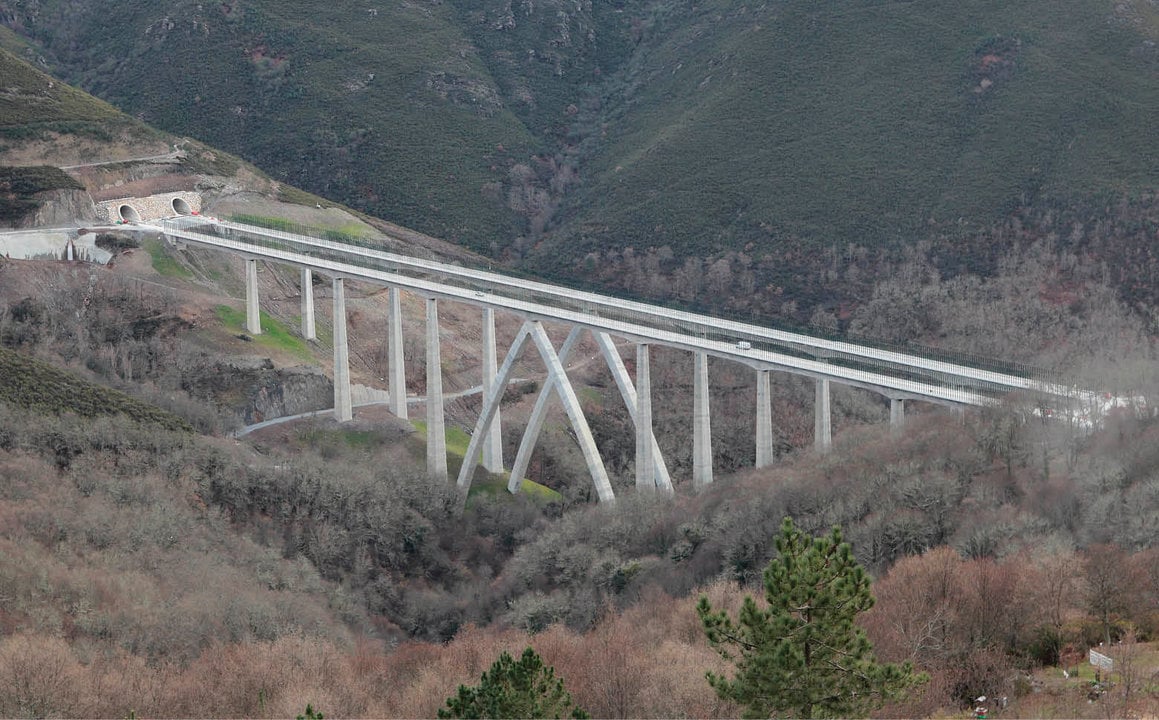 El viaducto de As Teixeiras fue una de las obras bloqueadas que contribuyó a los muchos retrasos.