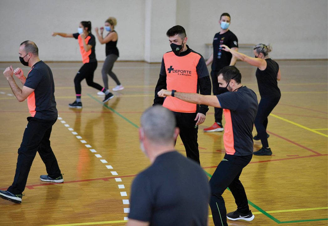 Los participantes se lo pasaron en grande practicando boxeo en una actividad organizada por +Deporte La Región (XESÚS FARIÑAS).
