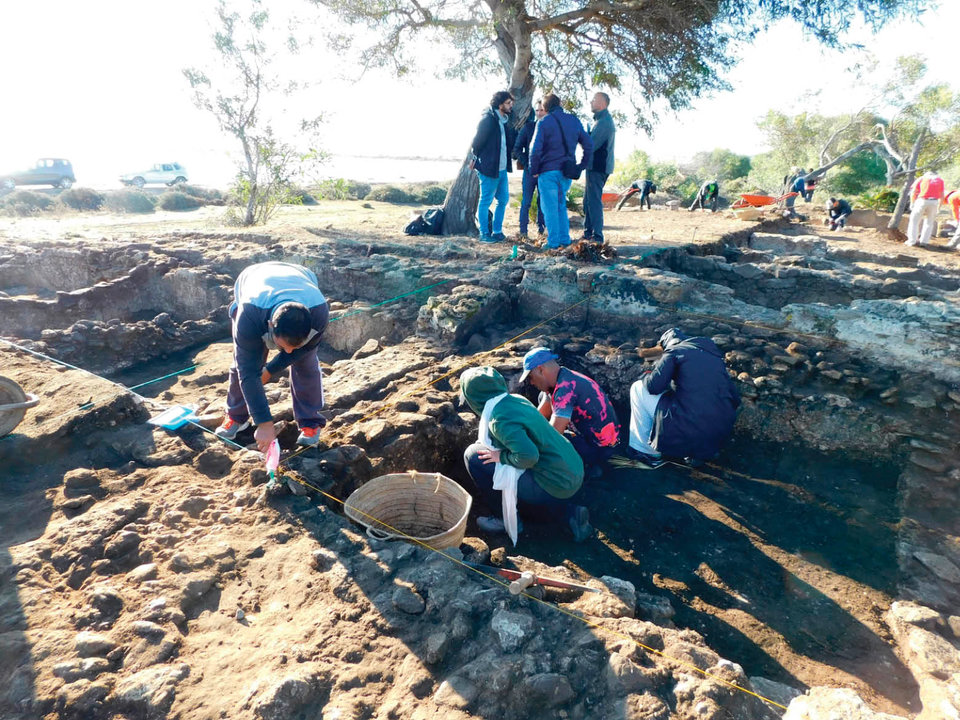 Arqueólogos de la UVigo trabajan en el yacimiento marroquí.
