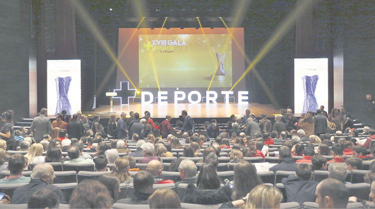 La sala principal del recinto ourensano, llenándose de público en una de las ediciones anteriores de la Gala +Deporte.