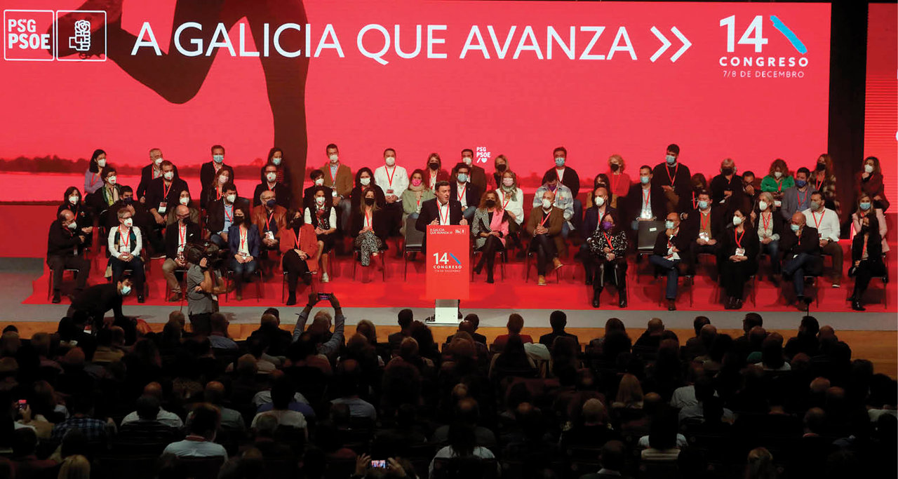 Valentín González Formoso, junto a los miembros que le acompañarán en la ejecutiva.