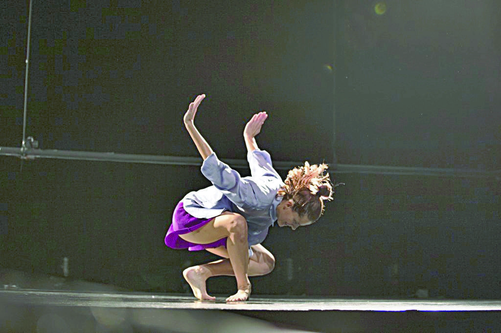 Uno de los momentos que deja sobre el escenario el espectáculo de danza “Bailar agora”.