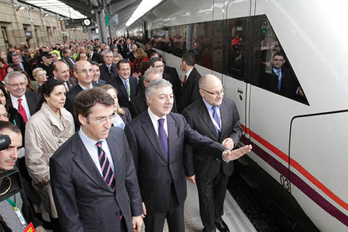 Las autoridades de la época, en la inauguración de la línea el 10 de diciembre de 2011.