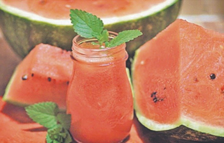 La textura, sabor y color de los zumos de fruta animan un mayor consumo de líquidos.