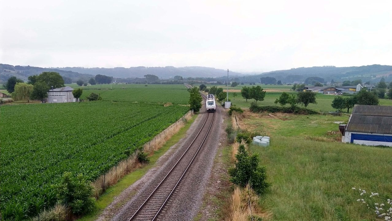 La línea entre Ourense y Monforte (ADIF).