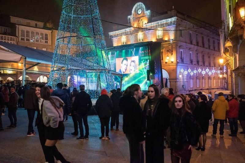 OURENSE (PRAZA MAIOR). 01/01/2020. OURENSE. El Concello de Ourense organiza una fiesta de Fin de Año en la Praza Maior con orquesta. FOTO: ÓSCAR PINAL
