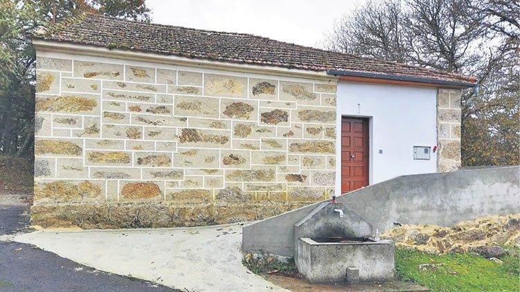 La antigua casa del maestro de Albos ha sido reformada y adjudicada en este 2021. L.F