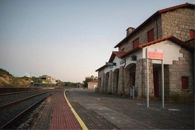 Instalaciones de la estación de ferrocarril en el municipio de O Irixo. Martiño Pinal