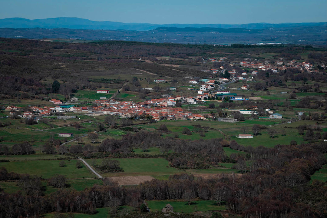 Vista de Baltar desde A Serra do Larouco, lugar de la práctica del parapente. Óscar Pinal