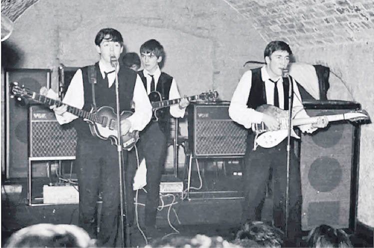 La banda de Liverpool en uno de sus conciertos en The Cavern Club.