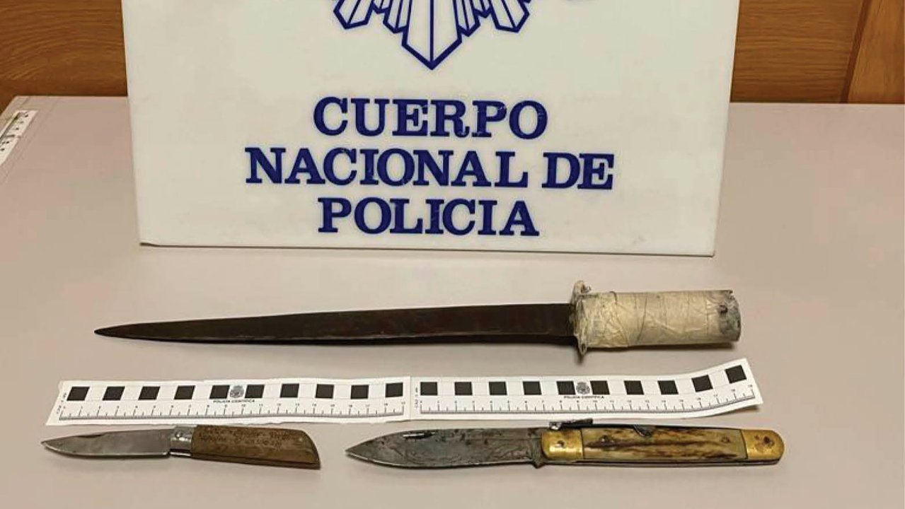Los cuchillos incautados por la Policía Nacional.