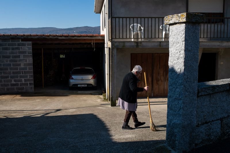 A BOLA (CIRÓS). 25/01/2022. OURENSE. Reportaxe sobre aldeas da provincia con un so habitante. FOTO: ÓSCAR PINAL

María Teresa Fernández Nogueira, 84 anos.