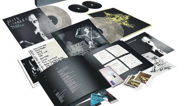 El contenido completo de la caja de edición especial por el 30 aniversario de “Main Offender”, de Keith Richards.