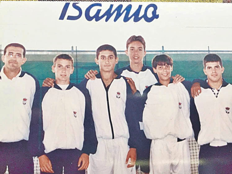 La selección española infantil de 1999 que compitió en Ourense con Carles, Nicolás Delgado, Nicolás Almagro, Pepe Checa, Rafa Nadal y Rubén Castillo.