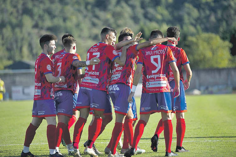 Los jugadores del Barco celebran un gol en Calabagueiros. M. Pinal