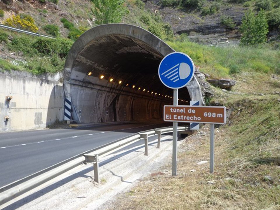 Túnel de El Estrecho, salida de Galicia por la N-120.