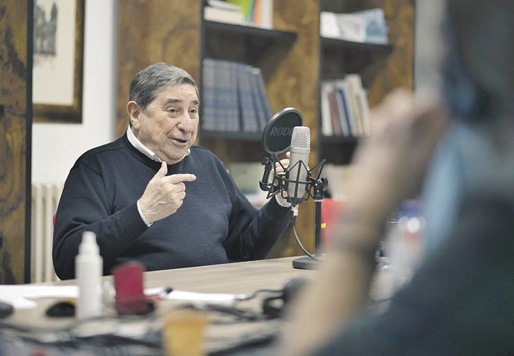 Augusto César Lendoiro, durante su reciente participación en el podcast Grada 988 de La Región (XESÚS FARIÑAS).