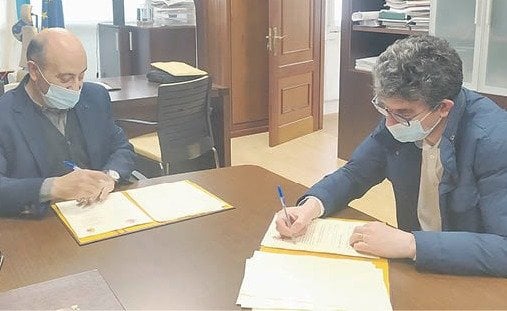 Jose Antonio Quiroga e Álvaro Vila, na firma do convenio.