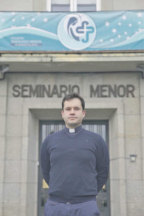 Segundo Fernández, a las puertas del Seminario Menor de Ourense. (MIGUEL ÁNGEL)