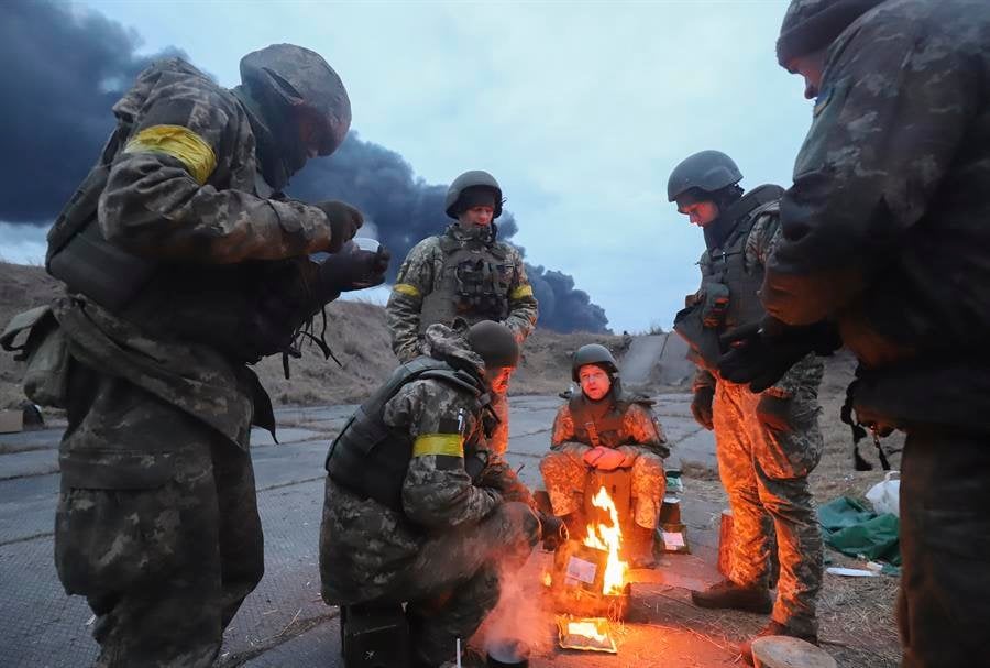 Soldados ucranianos en las inmediaciones de Kiev (EFE).