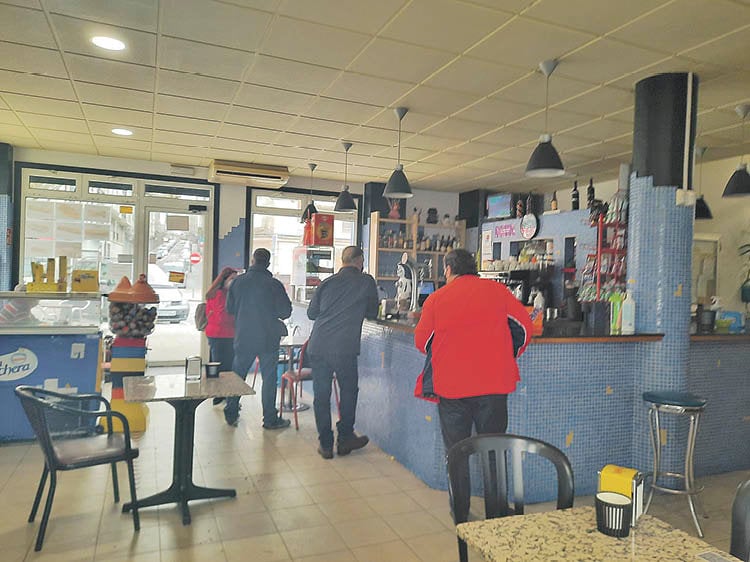 La cafetería de la Estación de Autobuses de Carballiño.