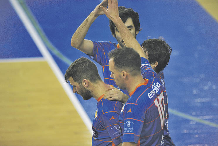 Los jugadores del Sala Ourense celebran un gol.