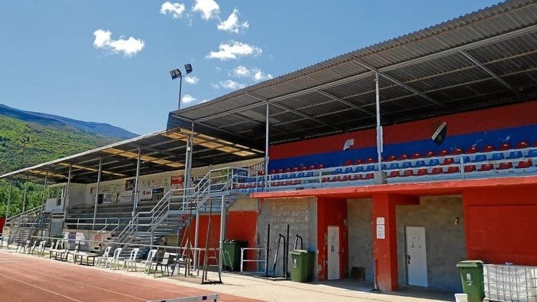 Grada del estadio de Calabagueiros. (Archivo)