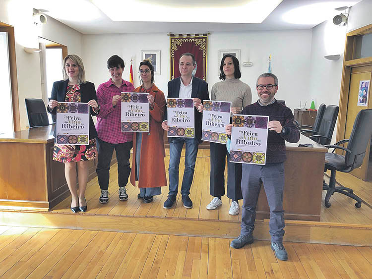 Presentación del cartel de la Feira do Viño do Ribeiro de este año en el Concello de Ribadavia.