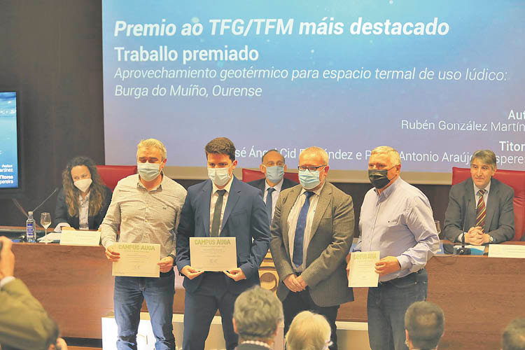 Rubén González, premio al mejor TFG/TFM. (JOSÉ PAZ)