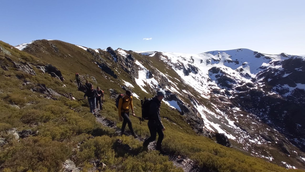 Ruta de montañismo en los montes de Trevinca. (Cedida)
