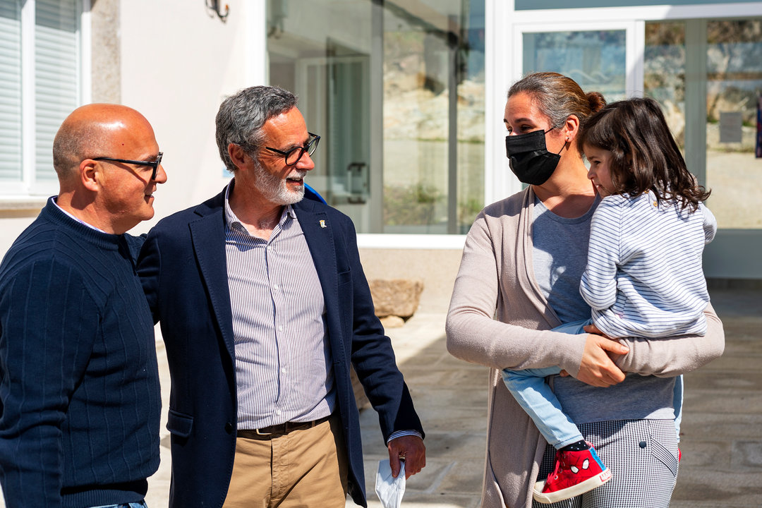 Visita Manuel Baltar (Presidente da Deputación Ourense) ó concello de Vilar de Barrio, acompañdo polo seu alcalde Manuel Conce Gómez e do resto da corporación municipal.