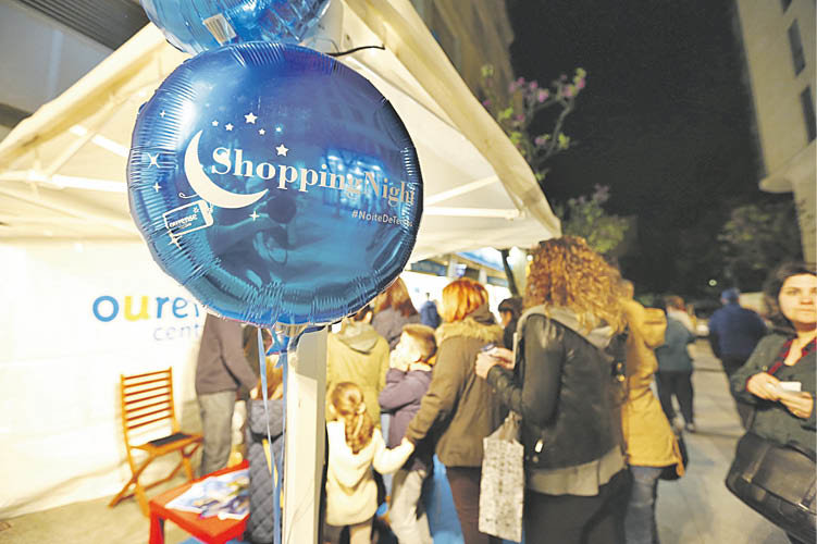 Participantes en una pasada edición de la Shopping Night en Ourense (XESÚS FARIÑAS).