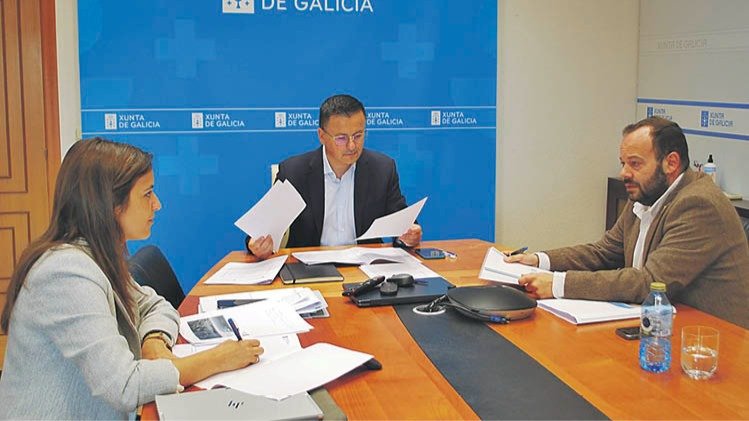 Inés Santé, José González y Manuel Cerdeira durante la reunión.