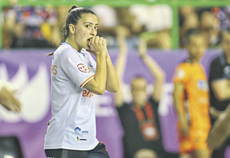 María Arias se lamenta de una ocasión durante los cuartos de final de la Copa de la Reina.