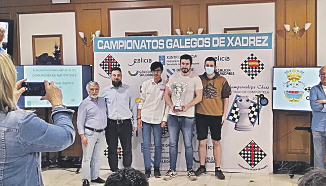 El Xadrez Ourense A sénior recoge el trofeo como subcampeón.
