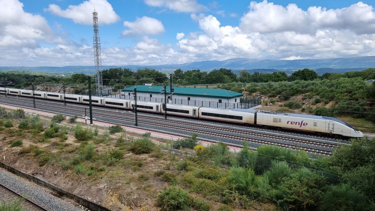 El tren Avril, en la base de Meamán, preparado para las pruebas.