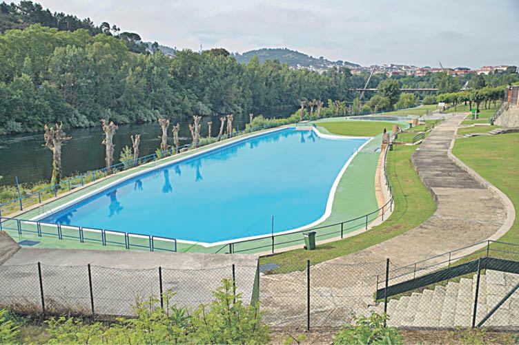 Las piscinas de Oira, durante su apertura de 2019. (ÓSCAR PINAL)