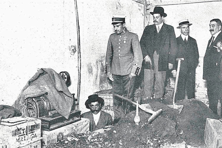 Foto Salazar 1916. Lugar de la Central Telefónica en el que se quería enterrar el cadáver..png_web