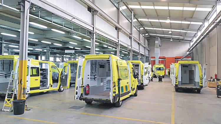 Rodríguez López Auto se dedica a la fabricación de ambulancias en San Cibrao