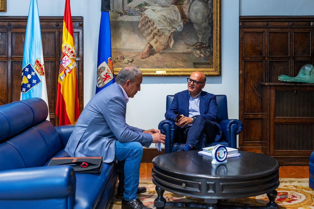 Reunión Manuel Baltar (Presidente da Deputación Ourense) con José Manuel Castro Blanco (Alcalde do Concello dos Blancos).