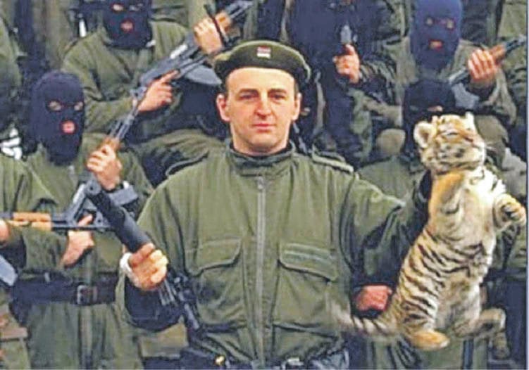 Fan del Estrella Roja y asesino en la guerra. Zeljko Raznatovic, líder de los tigres de Arkan.