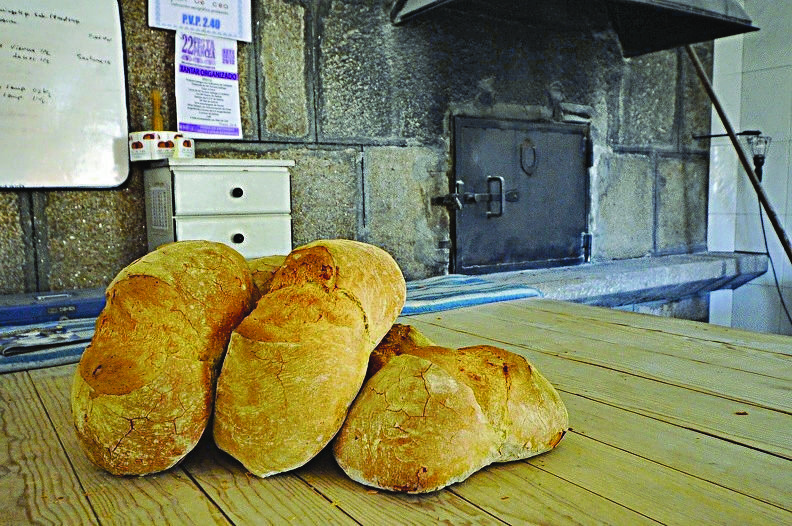 Piezas de Pan de Cea en uno de los hornos artesanales.