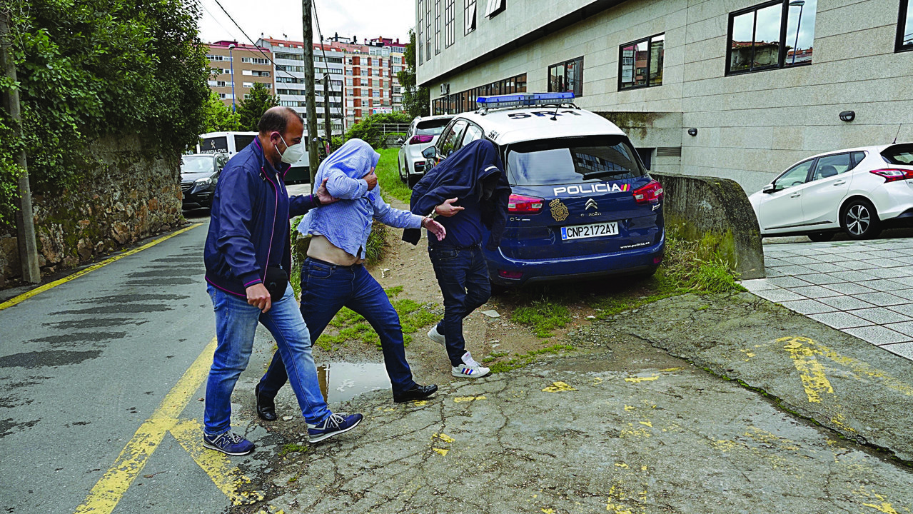 Dos de los detenidos pasan a disposición judicial en Vigo. (VICENTE ALONSO)
