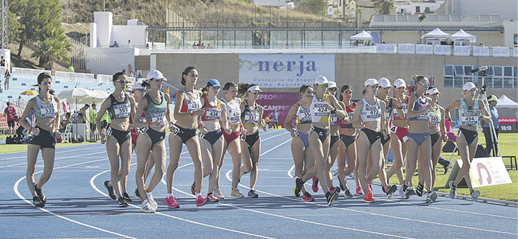 Salida de la prueba de los 10.000 metros marcha femeninos, con Carmen Escariz sexta.